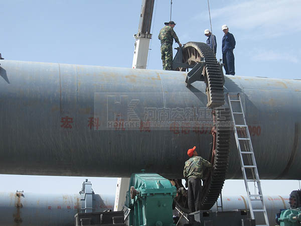 大型環(huán)保石灰窯現場安裝